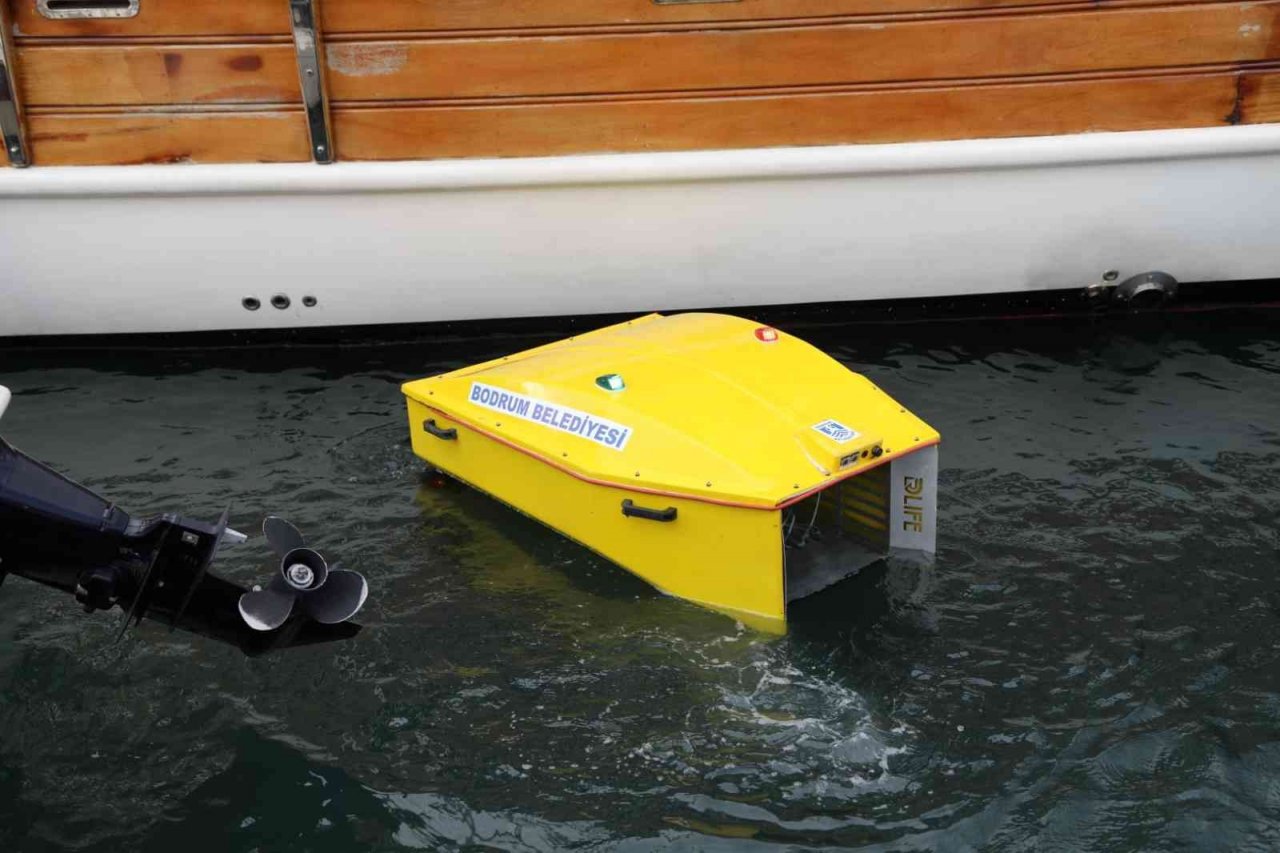 Deniz yüzeyi temizleme aracı hizmete başladı
