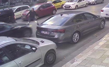 Dikkatsiz yaya az daha canından oluyordu