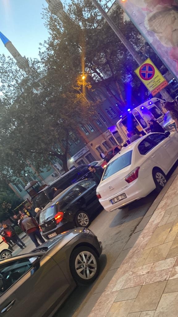 Dikkatsiz yaya az daha canından oluyordu