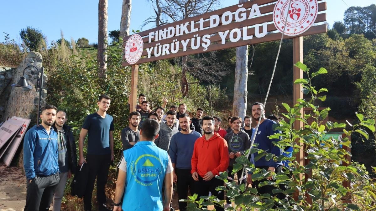 Öğrenciler kampta stres attı