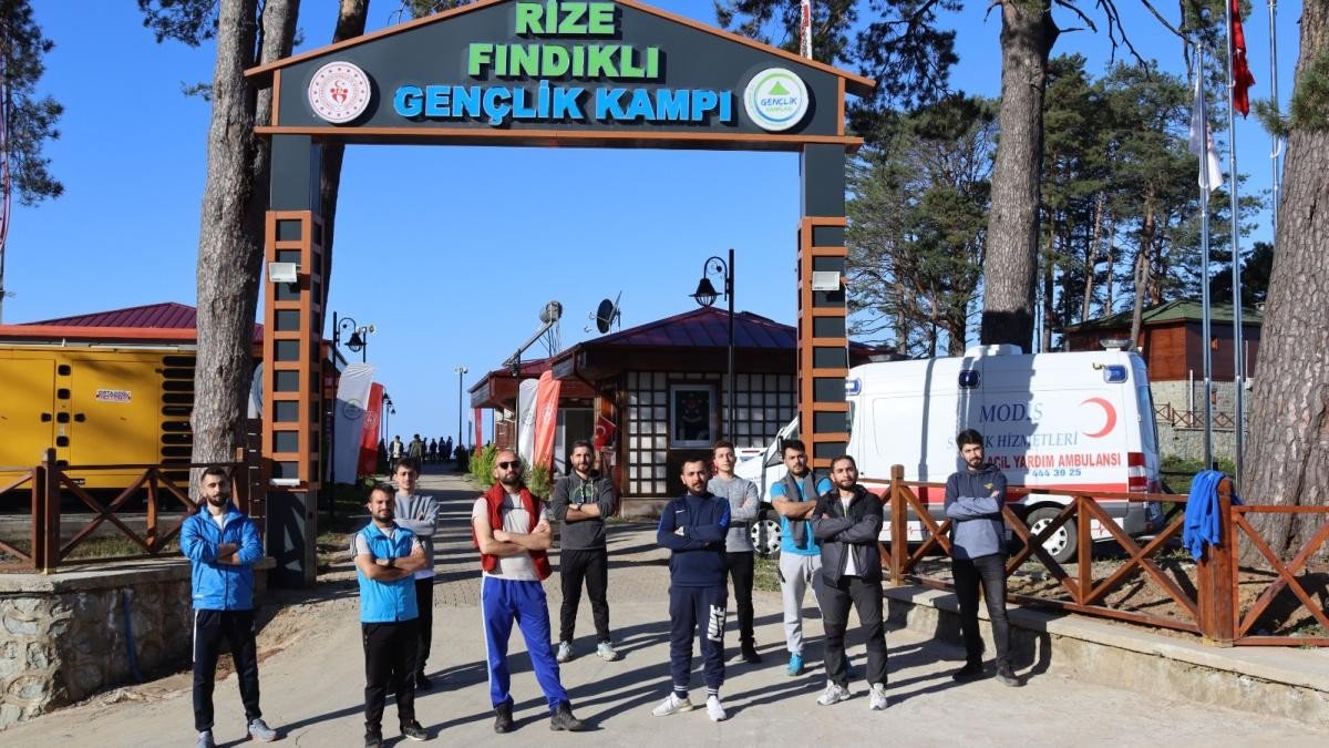 Öğrenciler kampta stres attı