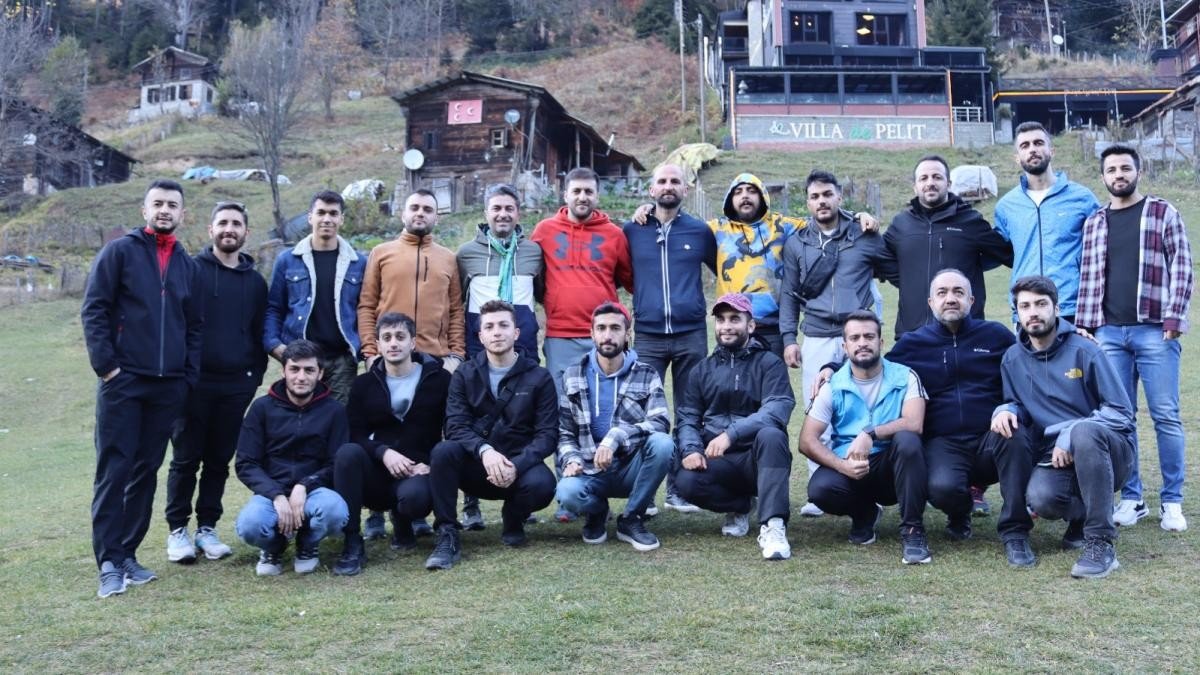 Öğrenciler kampta stres attı