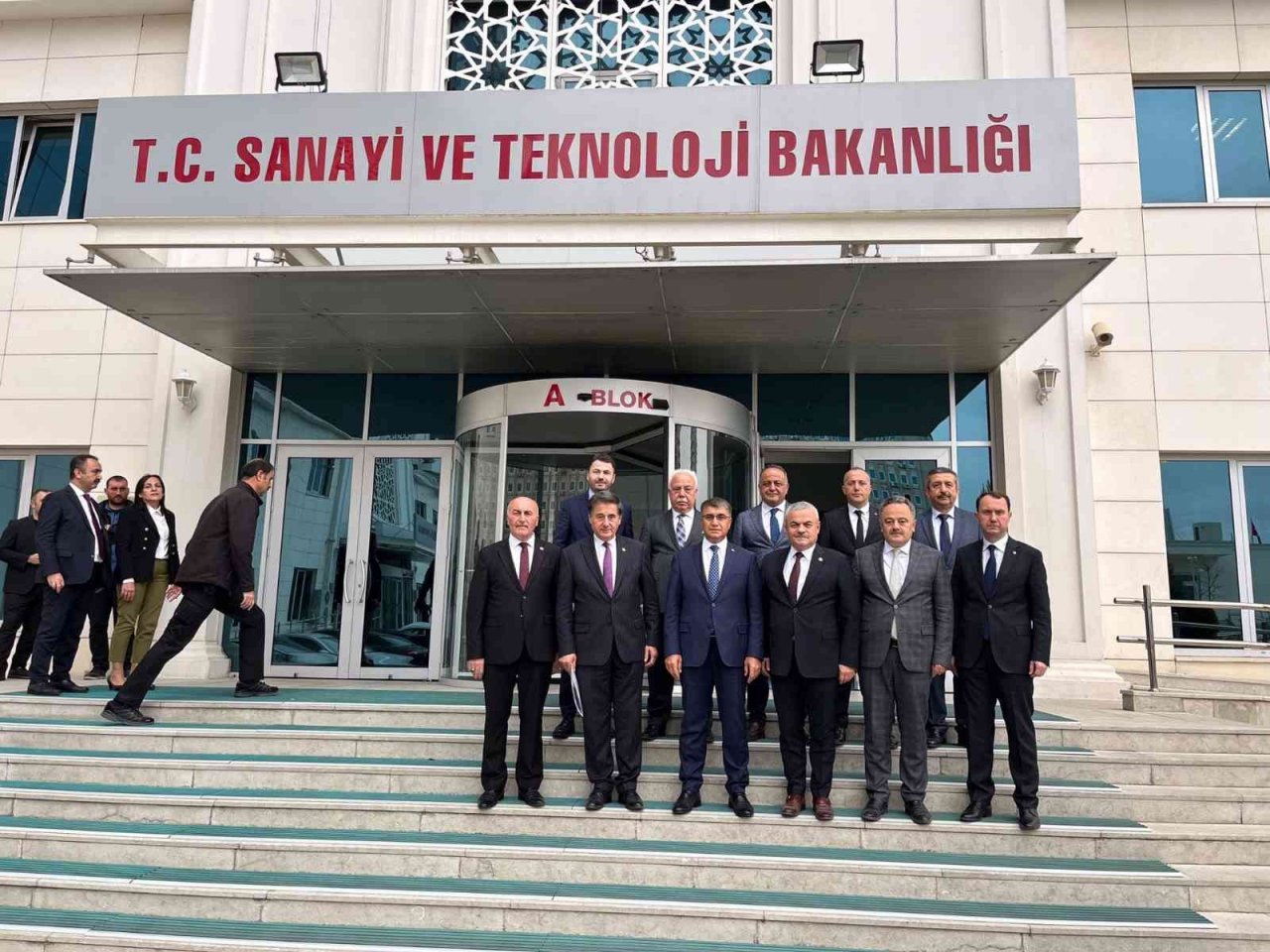 Karabük heyeti Bakan Varank ile görüştü