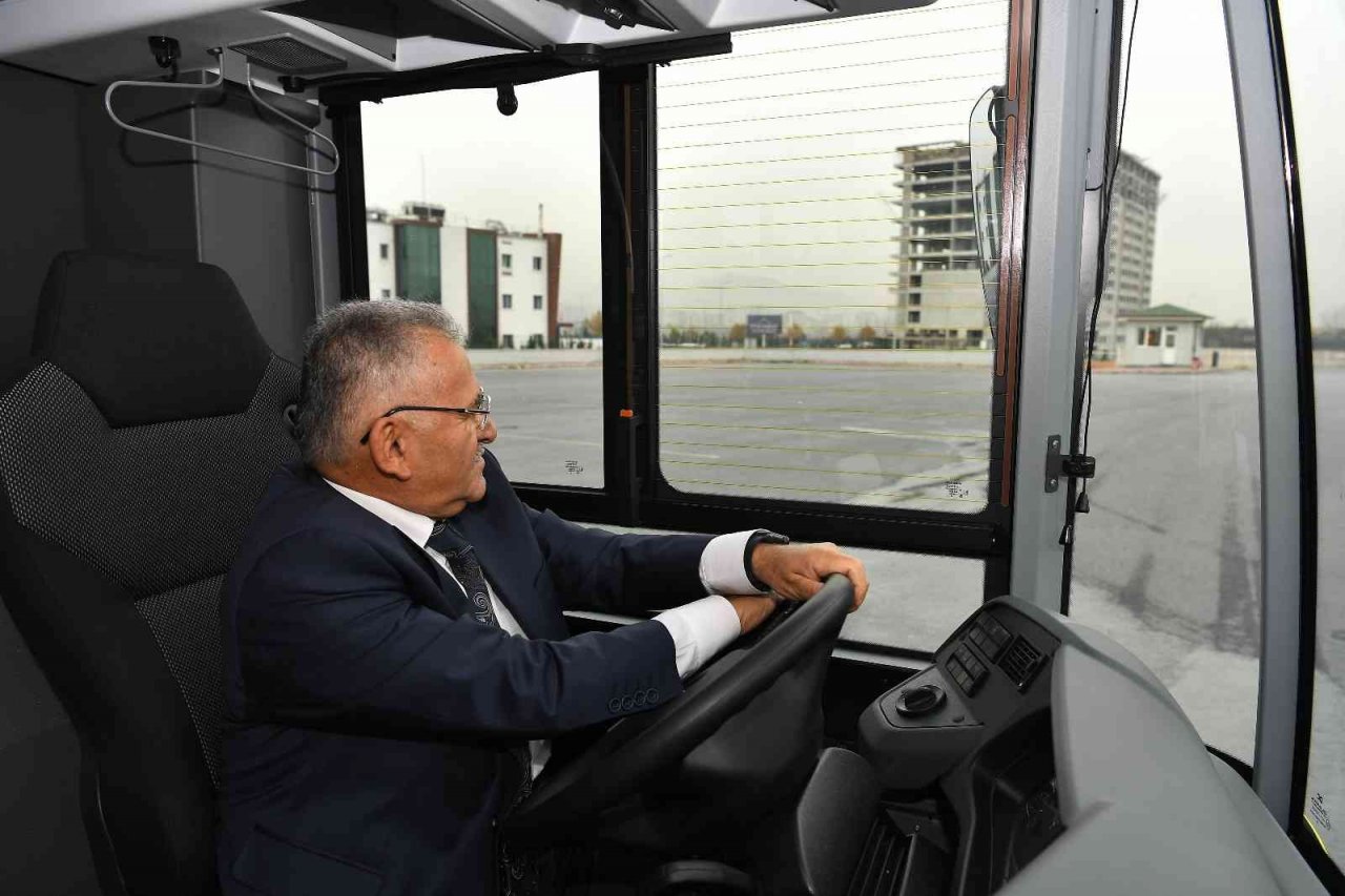 Yeni otobüslerin ilk testini Başkan Büyükkılıç yaptı