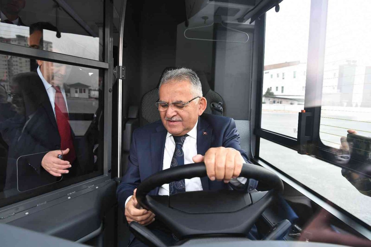 Yeni otobüslerin ilk testini Başkan Büyükkılıç yaptı