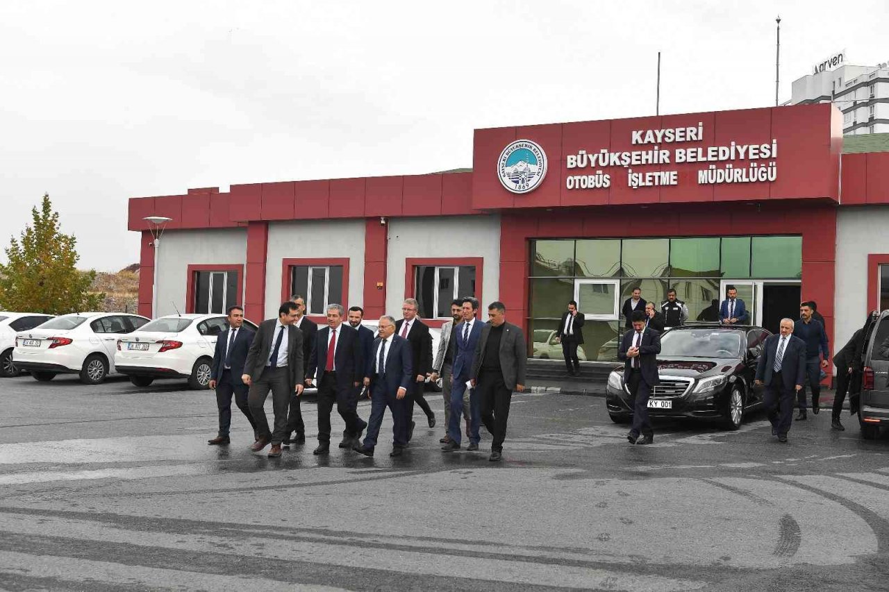 Yeni otobüslerin ilk testini Başkan Büyükkılıç yaptı