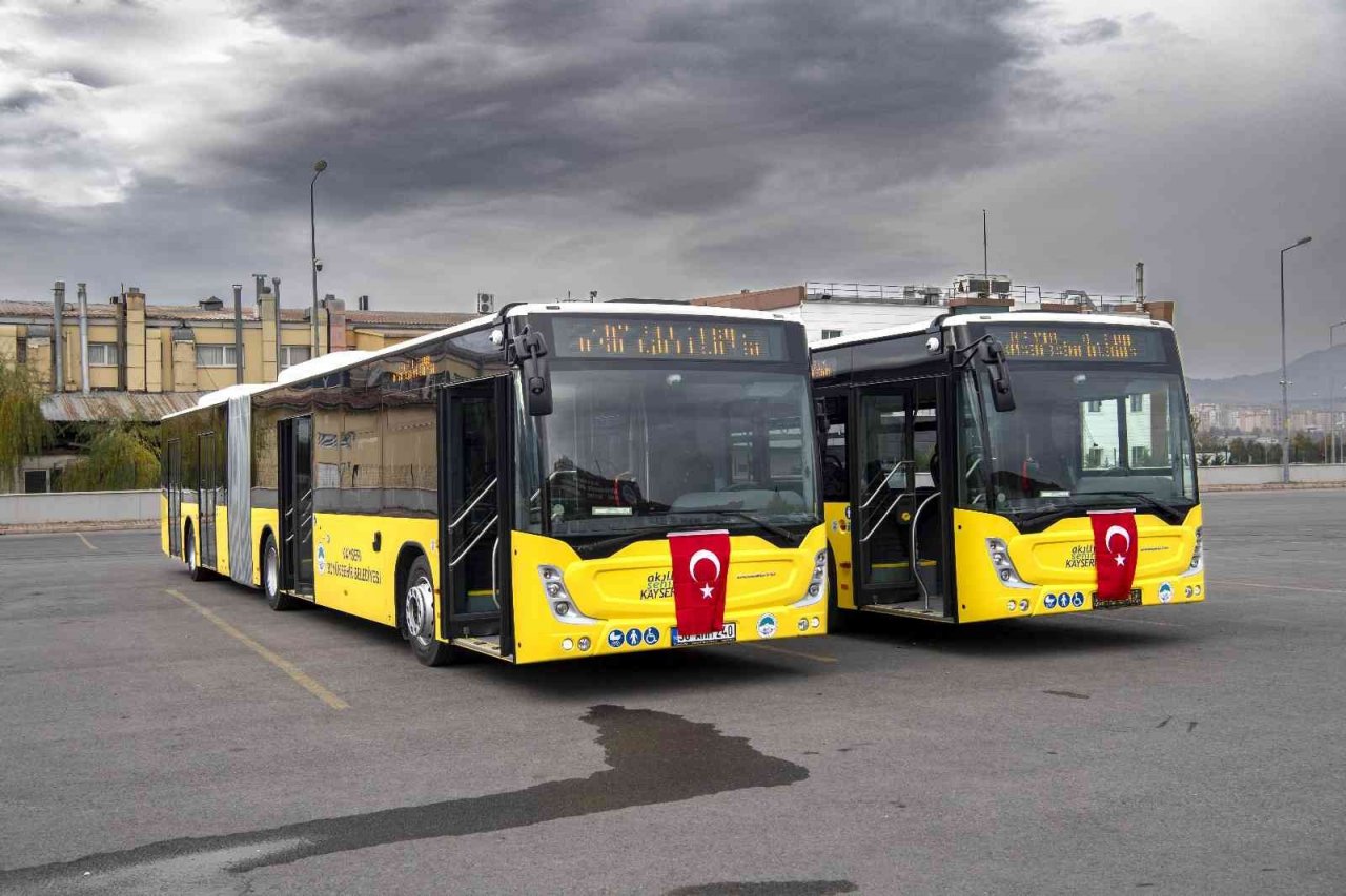 Yeni otobüslerin ilk testini Başkan Büyükkılıç yaptı