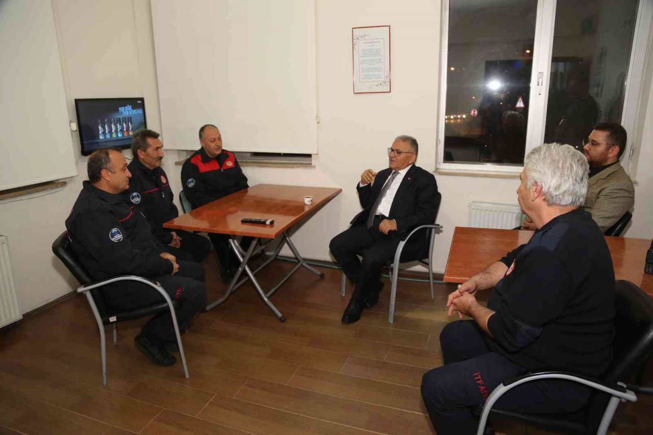 Başkan Büyükkılıç, kahraman itfaiyecilerle buluştu