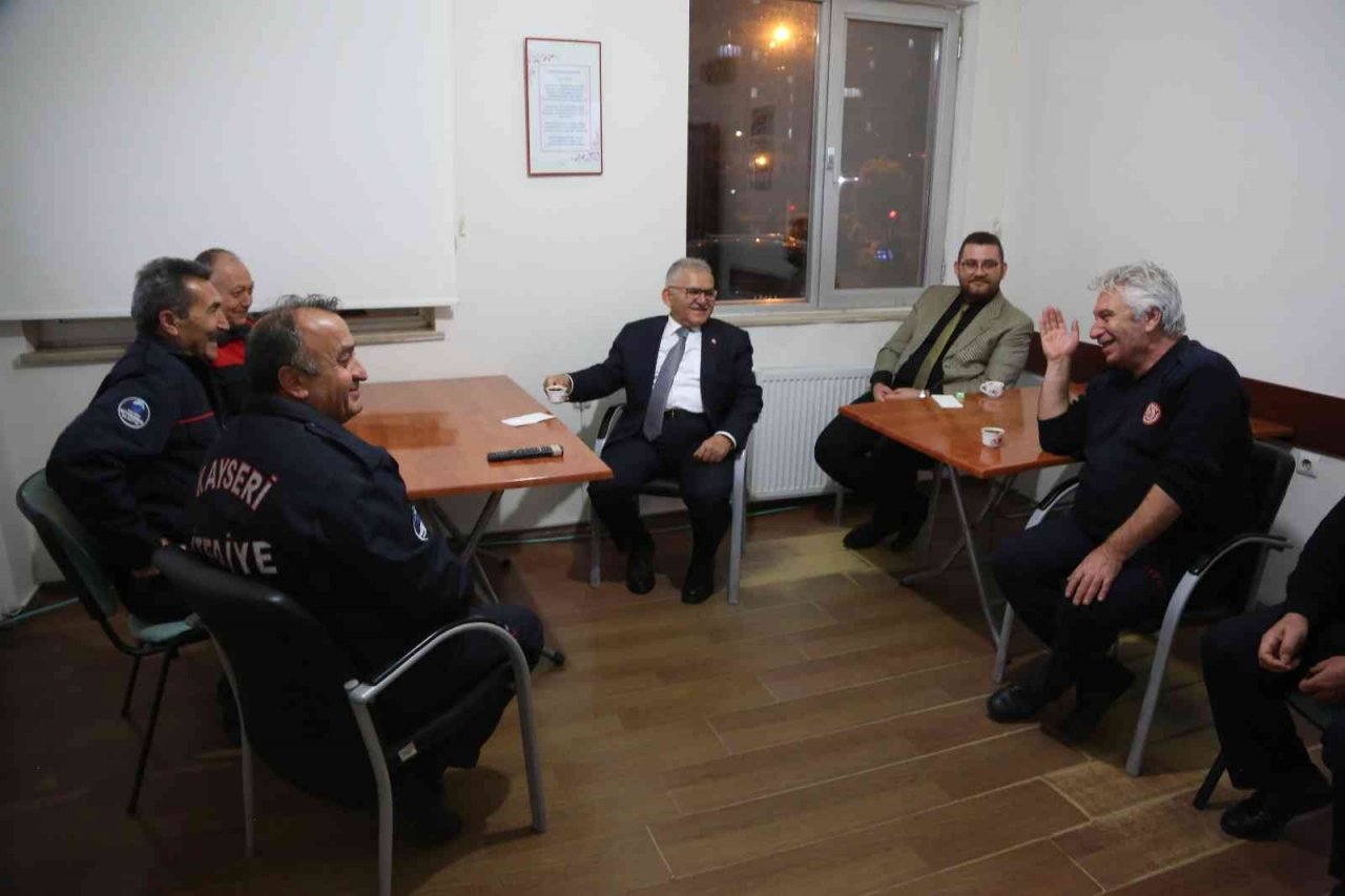 Başkan Büyükkılıç, kahraman itfaiyecilerle buluştu