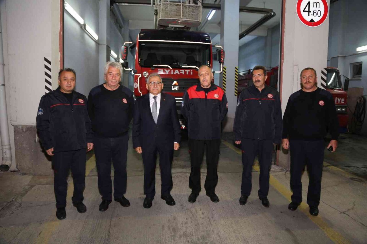 Başkan Büyükkılıç, kahraman itfaiyecilerle buluştu