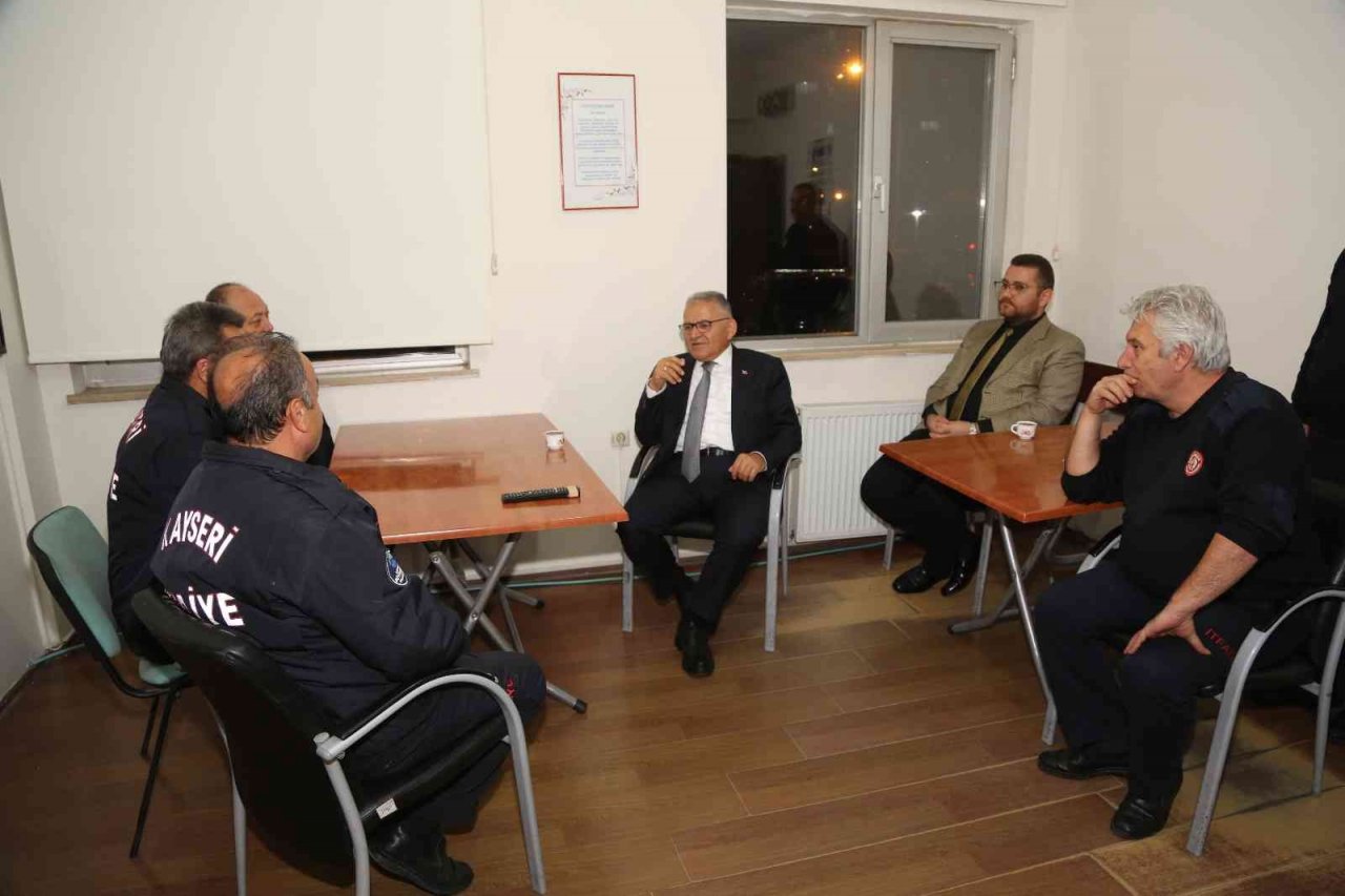 Başkan Büyükkılıç, kahraman itfaiyecilerle buluştu