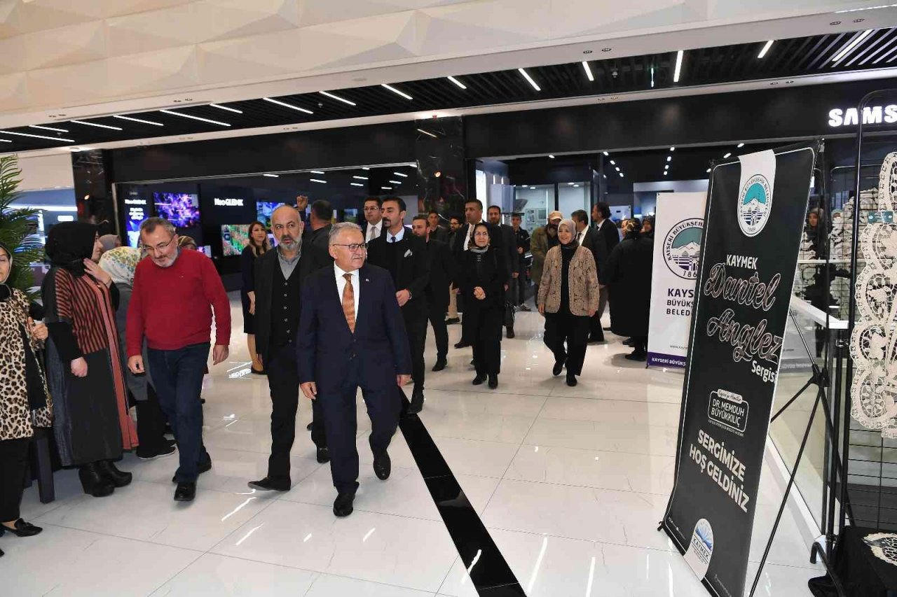 Başkan Büyükkılıç, ‘Dantel Anglez El Sanatları Sergisi’nin açılışını yaptı