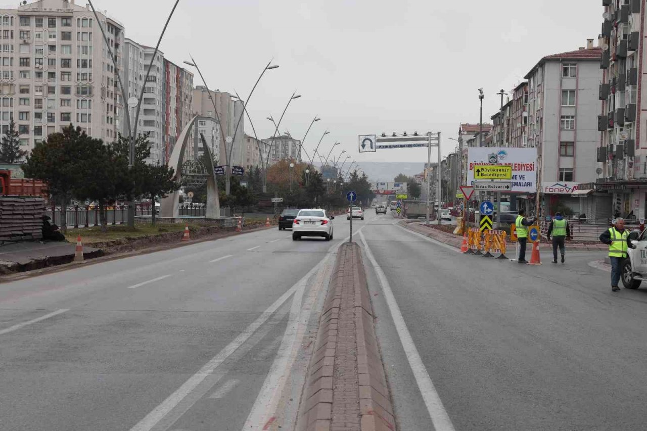 Büyükşehir’den ’yol genişletme ve şerit düzenleme’ çalışması