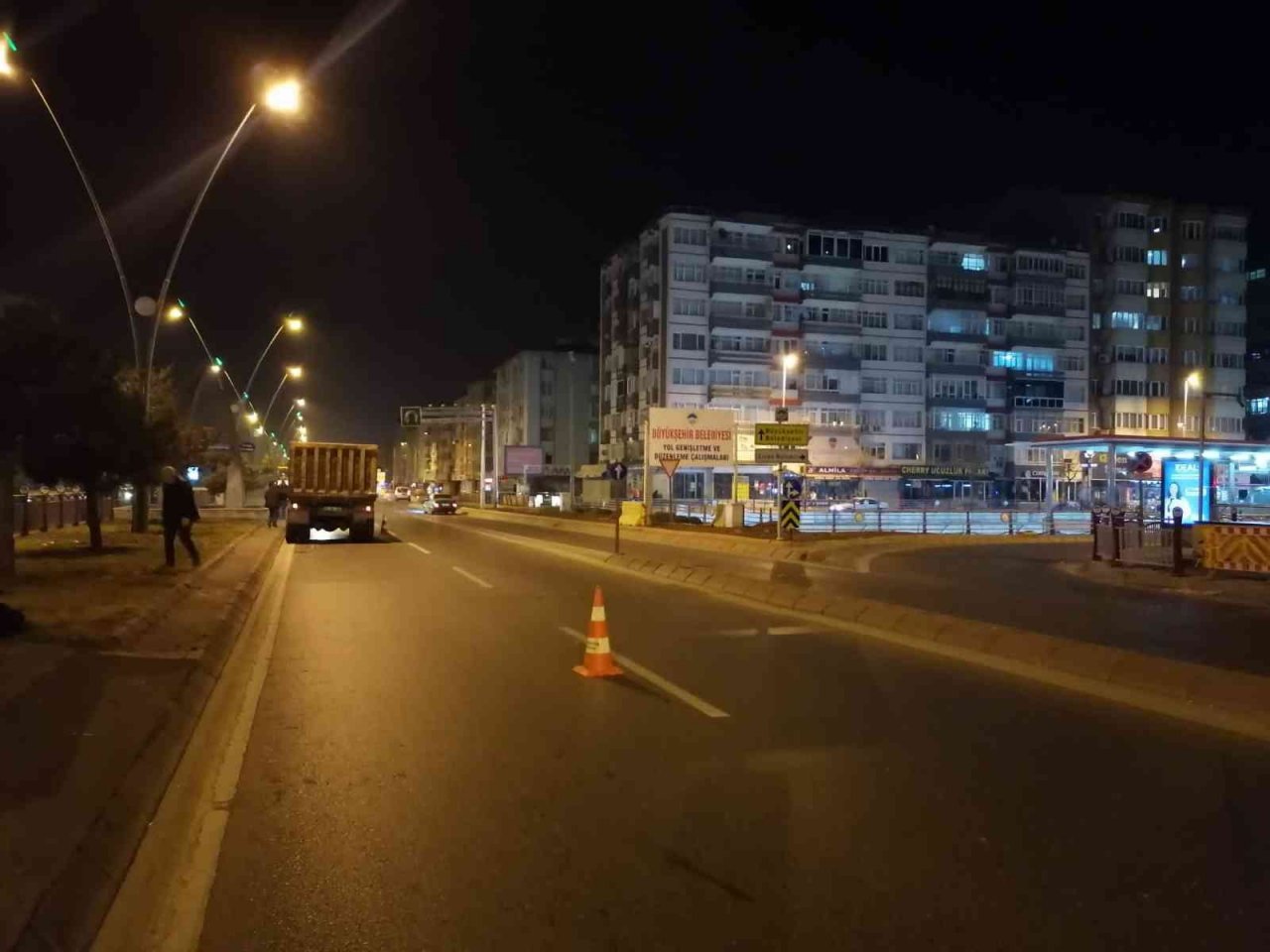 Büyükşehir’den ’yol genişletme ve şerit düzenleme’ çalışması