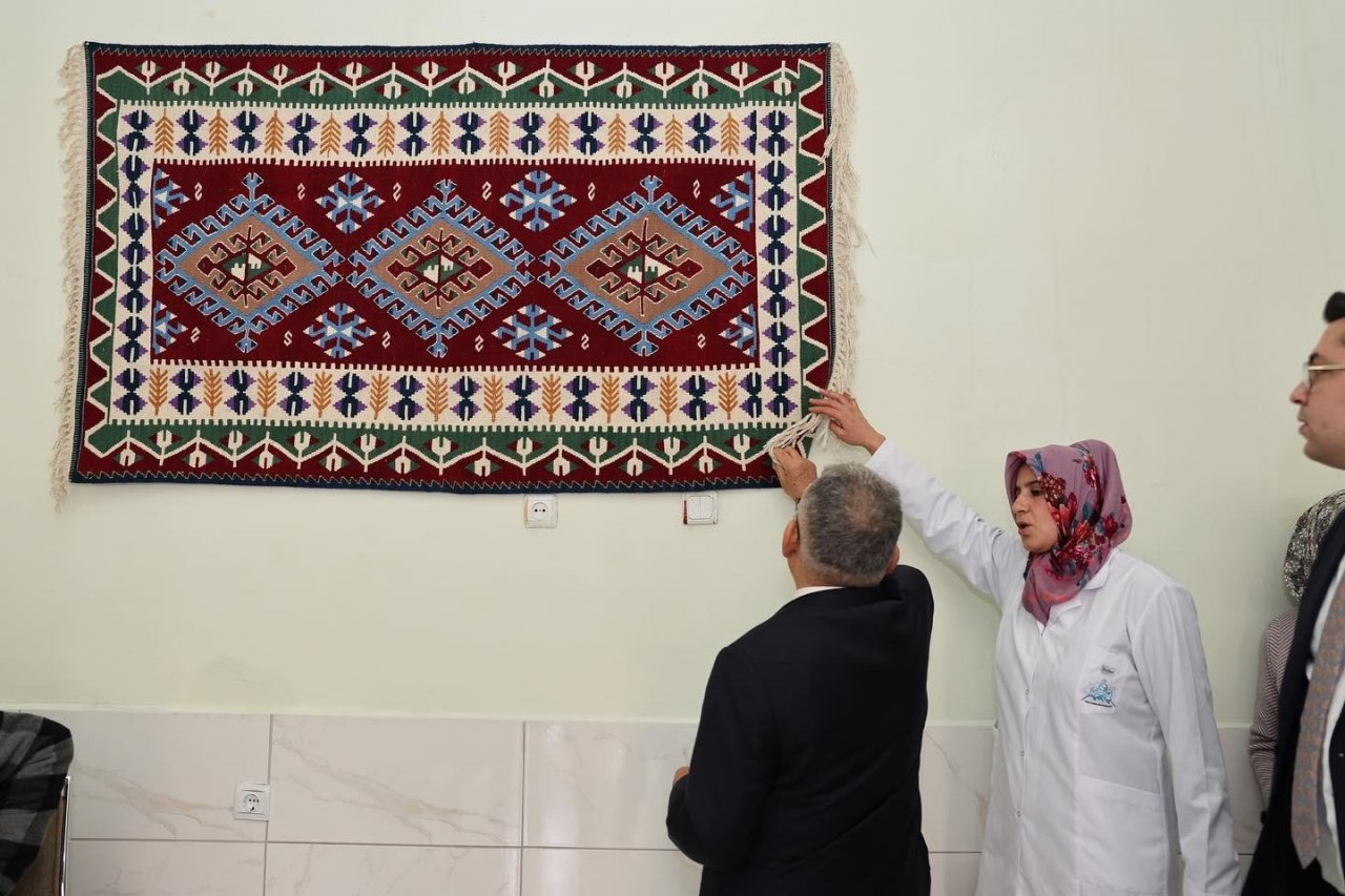 Büyükkılıç, Sarız’da Kadın Kooperatifi’ni ve esnafları ziyaret etti