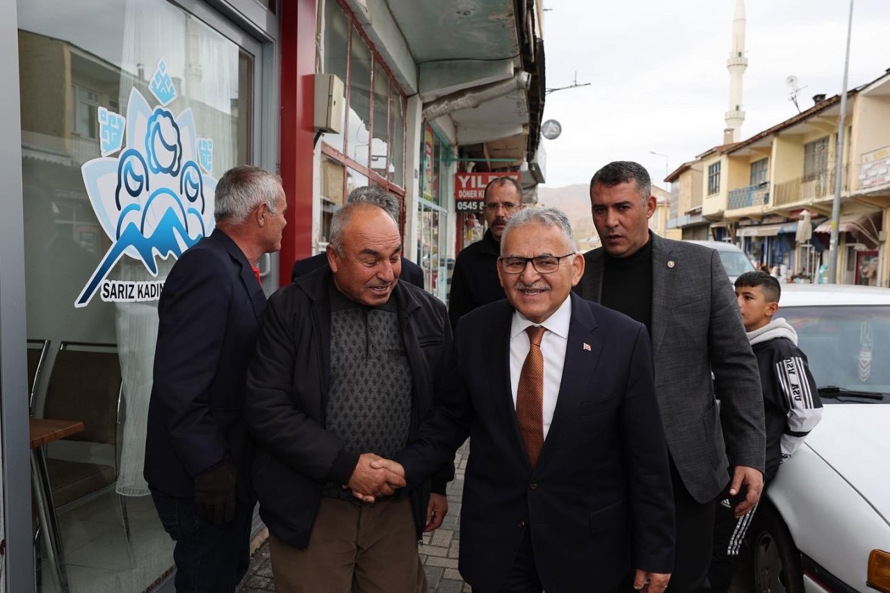 Büyükkılıç, Sarız’da Kadın Kooperatifi’ni ve esnafları ziyaret etti