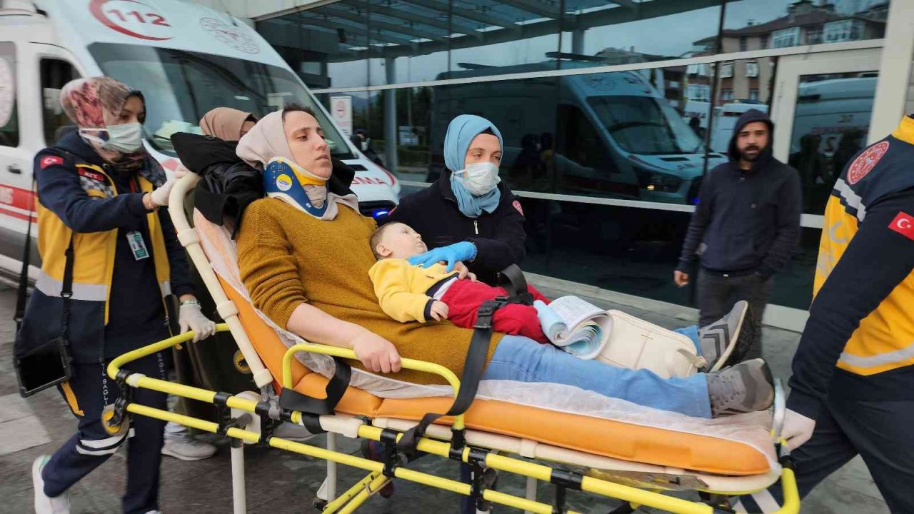 Hastane yolunda takla attılar: “Biri bebek 3 yaralı”