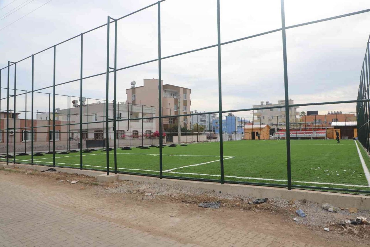 Karaduvar Futbol Sahası’nda sona yaklaşıldı