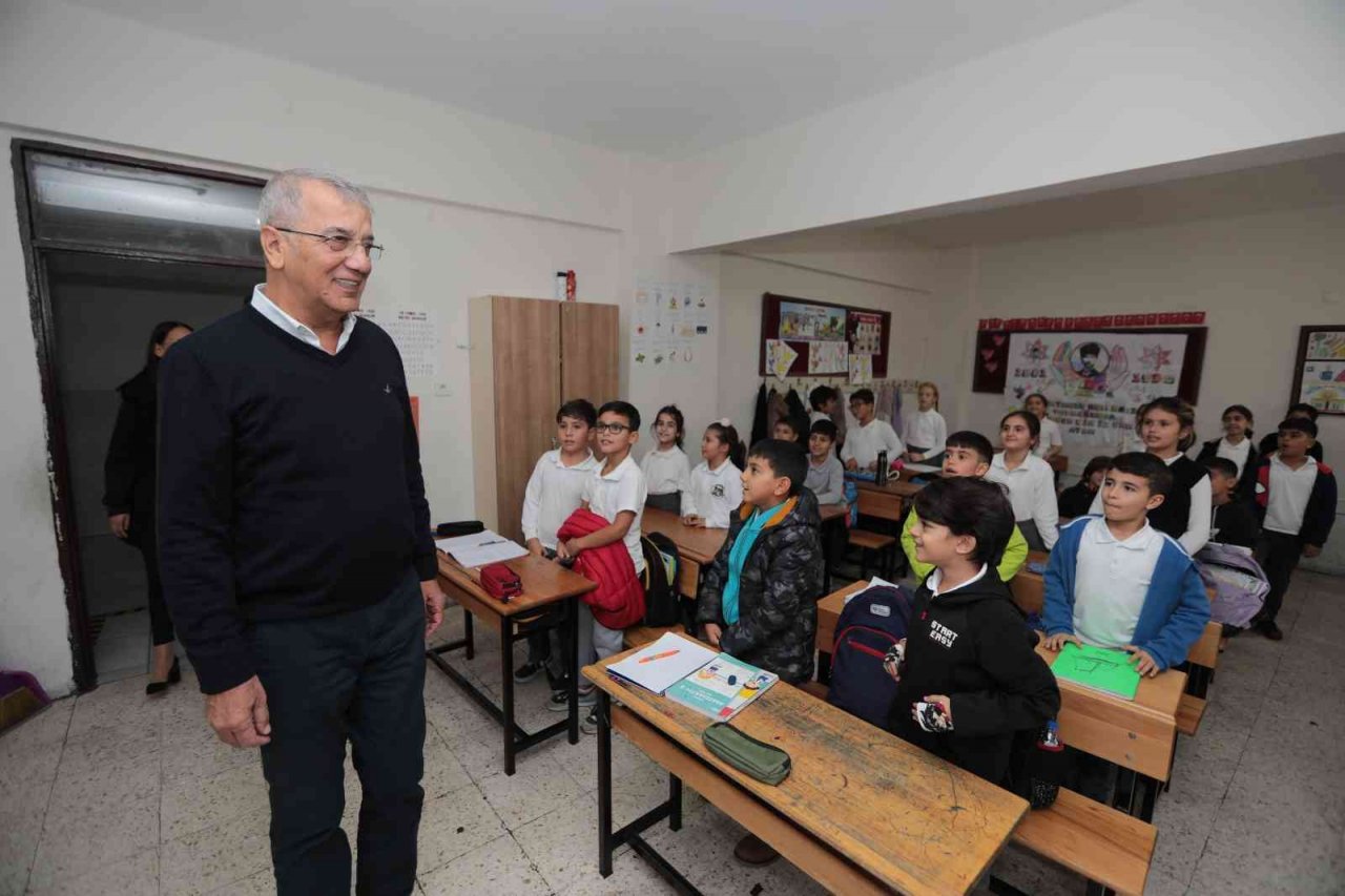 Başkan Tarhan’dan öğrencilere tavsiye: "Yaşamın her alanında kitap okuyun"