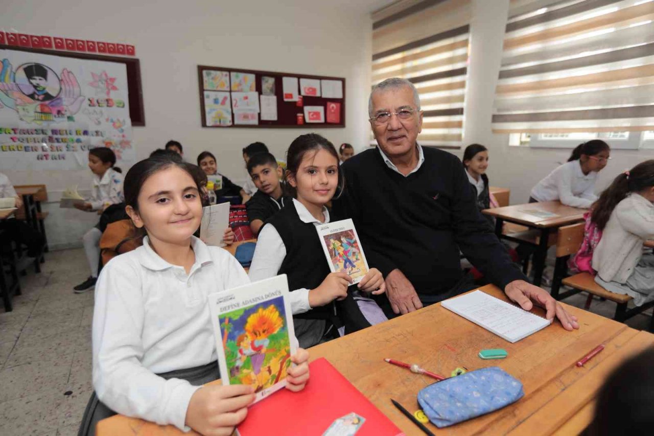 Başkan Tarhan’dan öğrencilere tavsiye: "Yaşamın her alanında kitap okuyun"