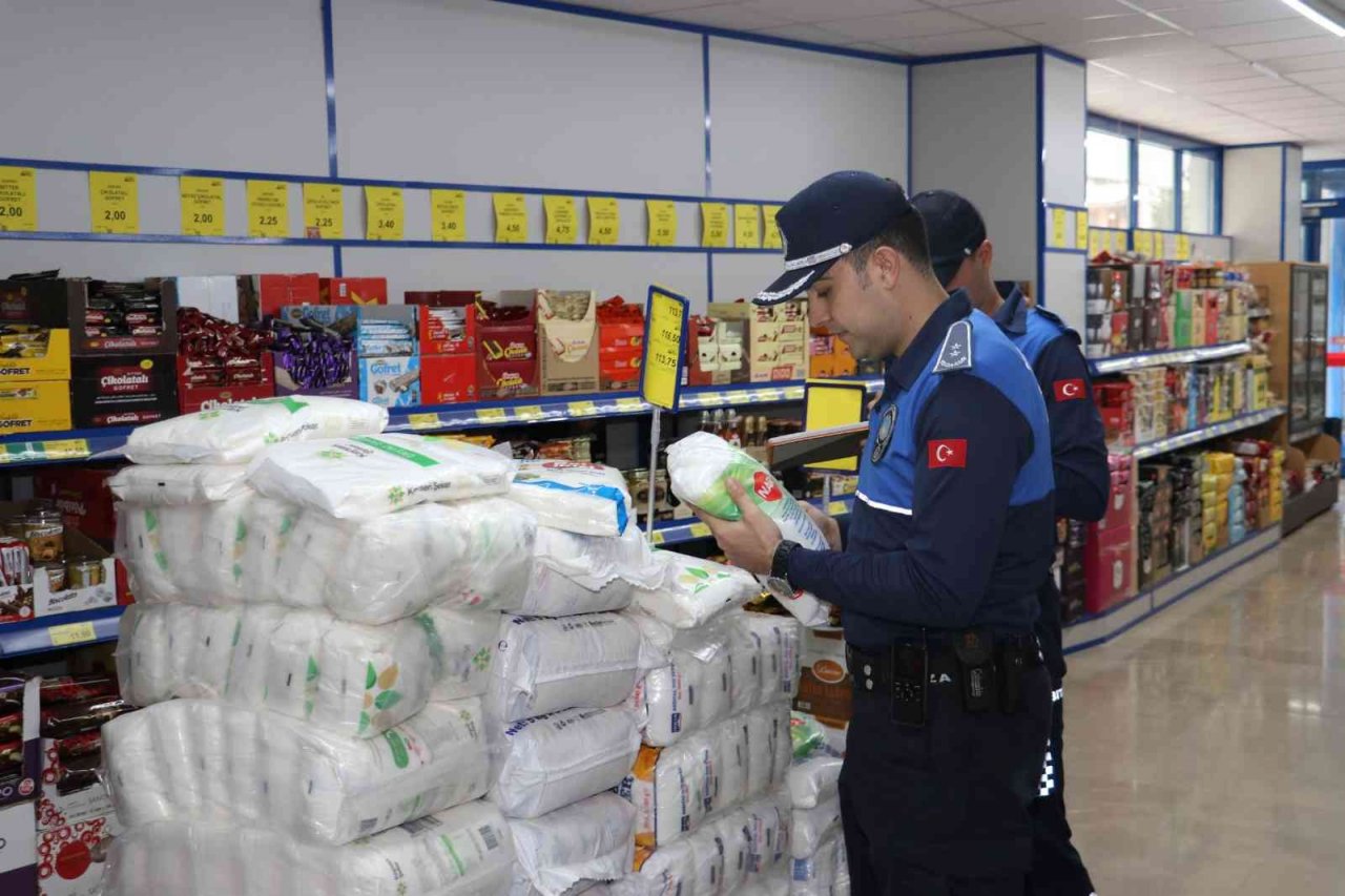 Toroslar’da marketler denetleniyor