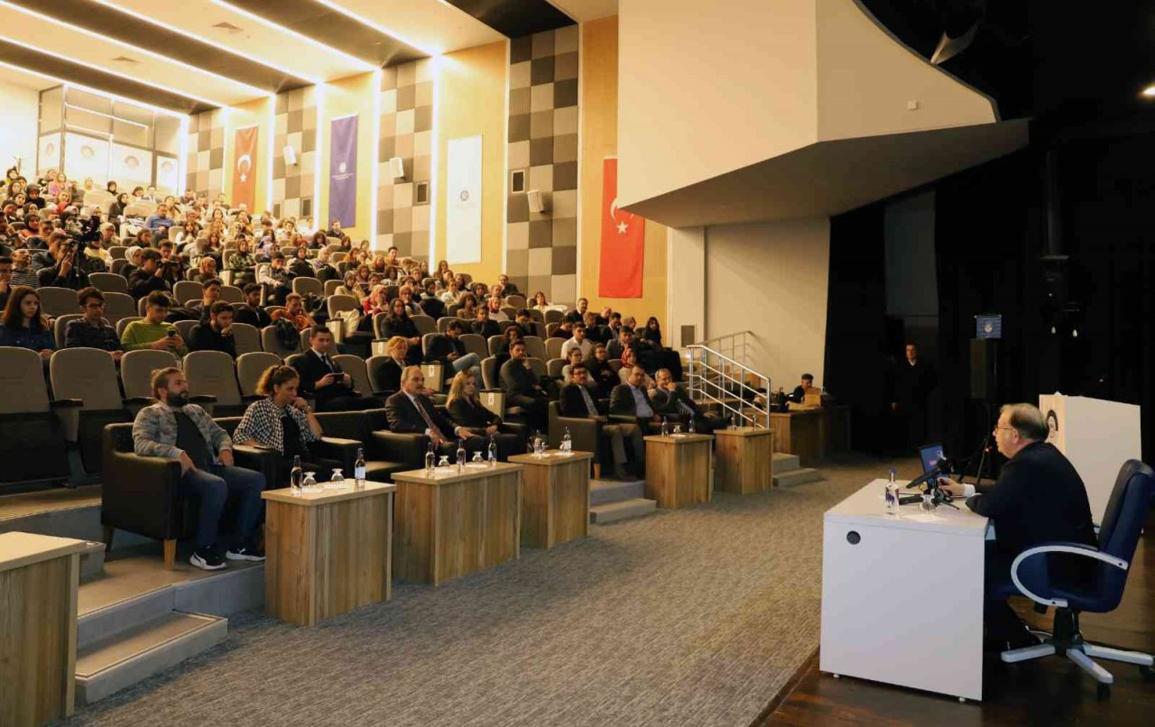 Doç. Dr. Cihat Yaycı: "Yunanistan’a devredilen 23 adanın egemenlik devir şartı ortadan kalktı"