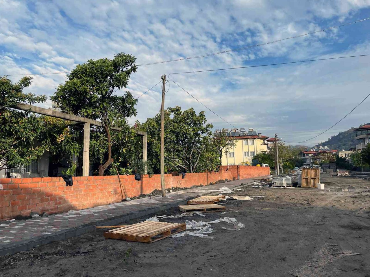 Ortaca’nın mahalle yollarına kilitli parke