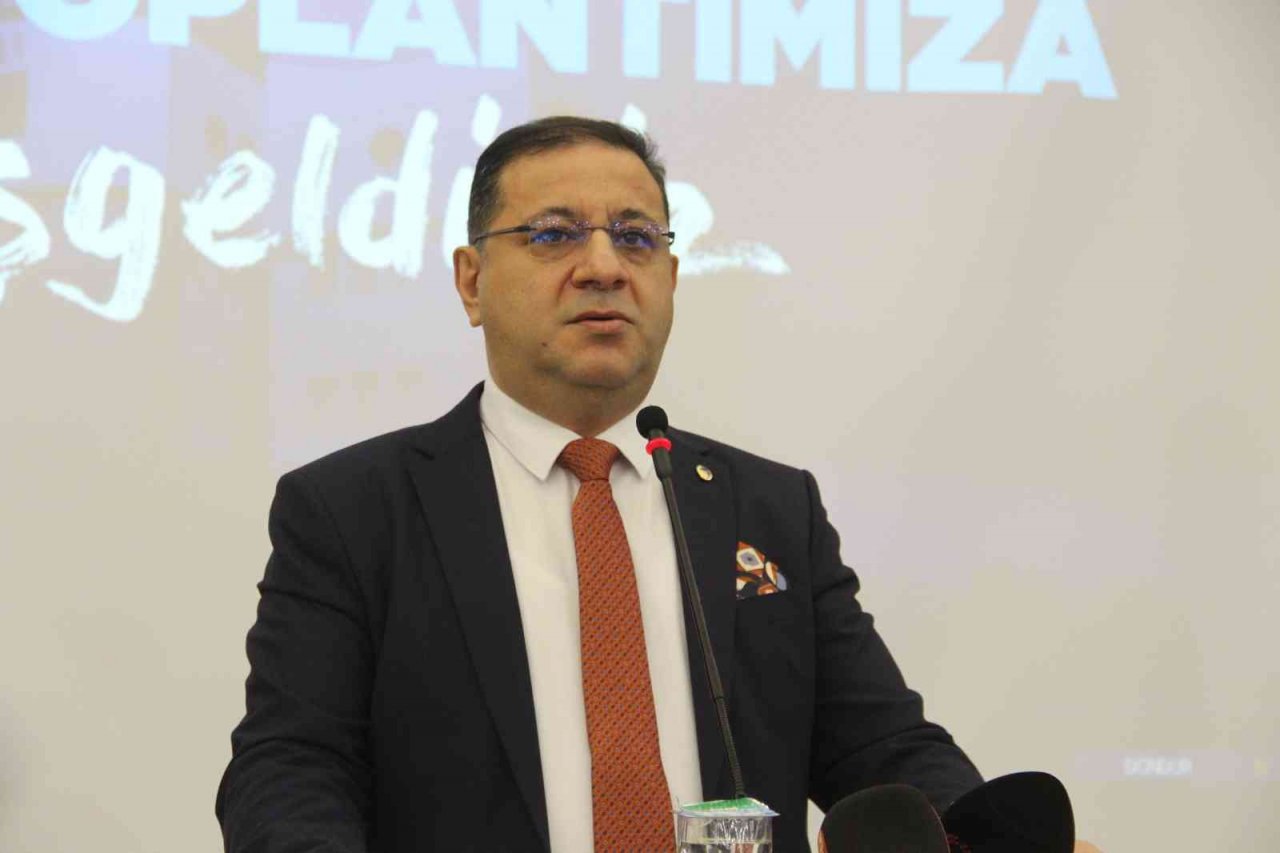 Başkan Eken: “Ben yerimi Zeki Bey’e çiçeklerle teslim edeceğim”