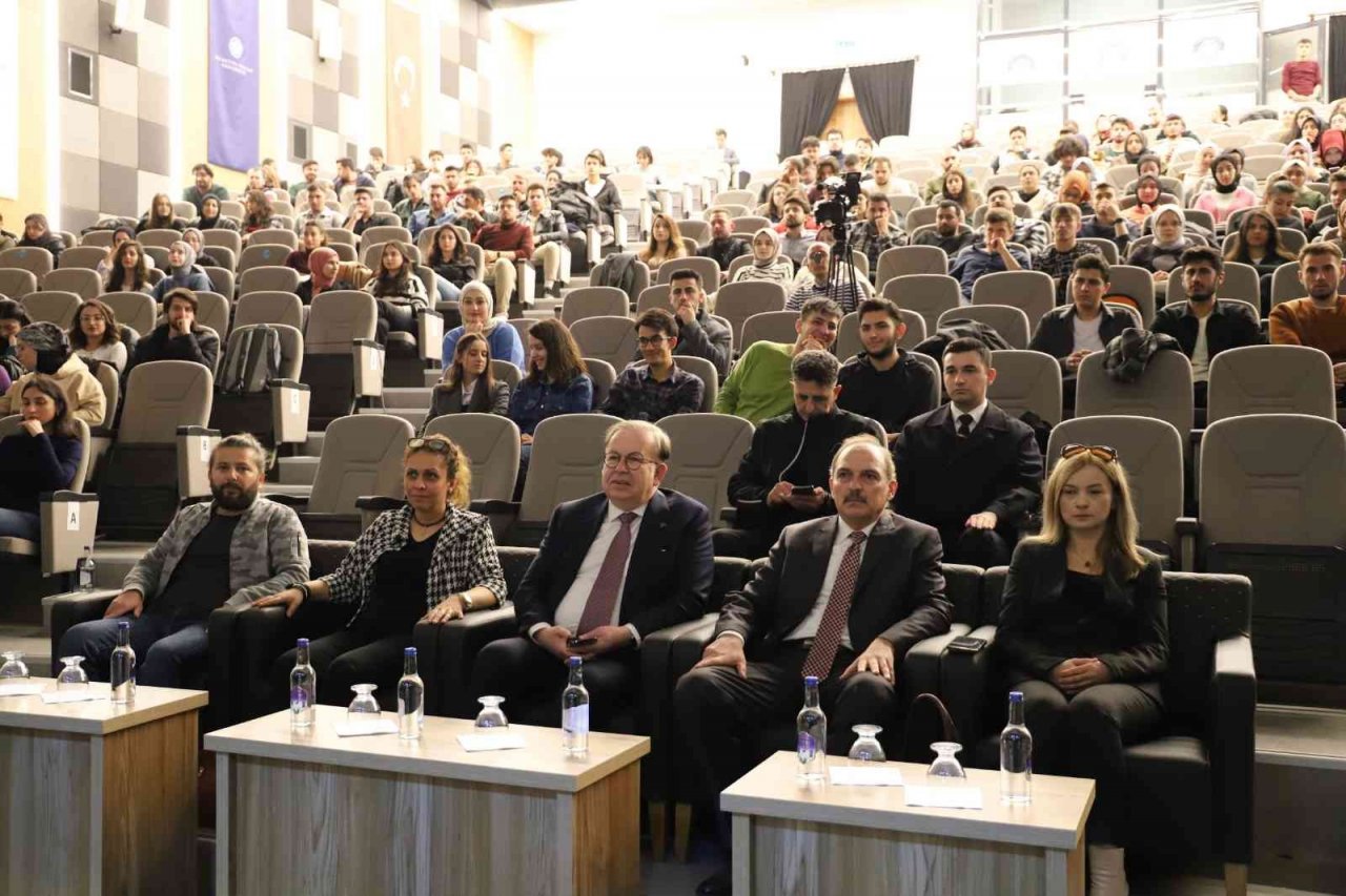 Doç. Dr. Cihat Yaycı: "Yunanistan’a devredilen 23 adanın egemenlik devir şartı ortadan kalktı"