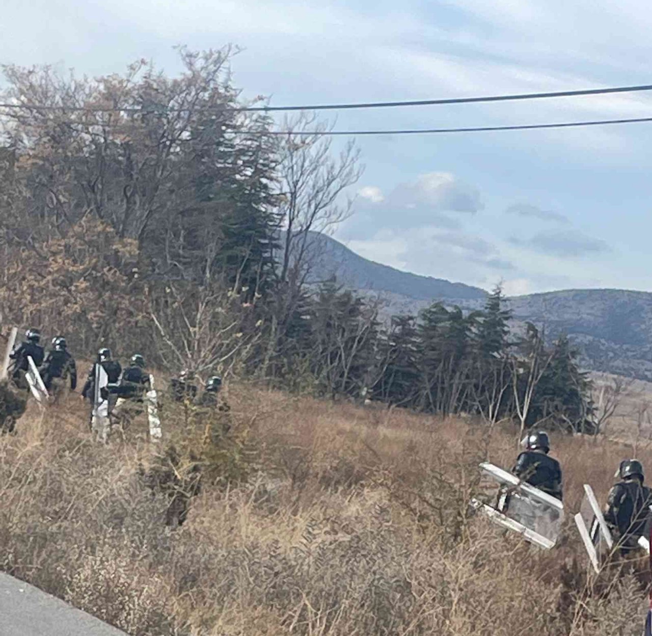 Yolun kapatılacağı ihbarına jandarmadan robocoplu önlem