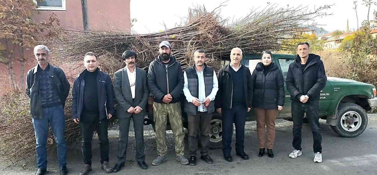 Akçadağ’da 540 adet sertifikalı badem fidanı dağıtıldı