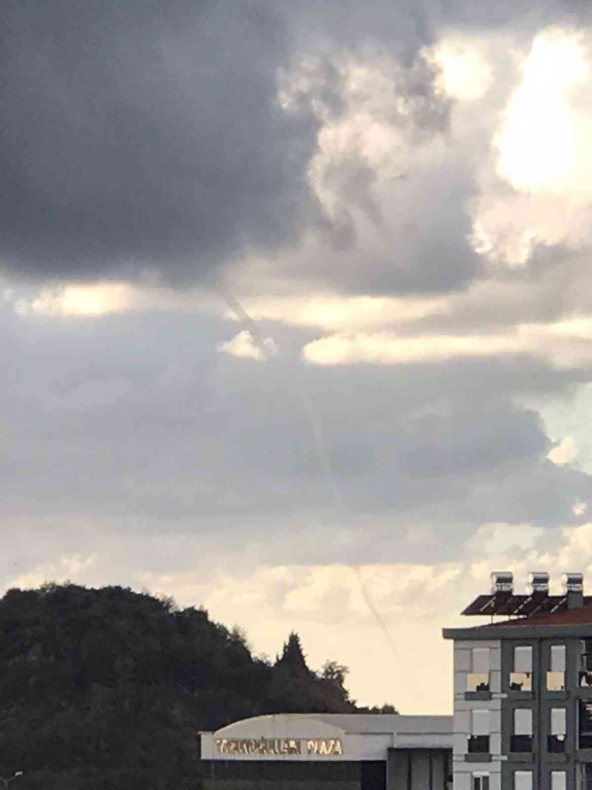 Antalya’da çıkan hortum karaya ulaşmadan kayboldu