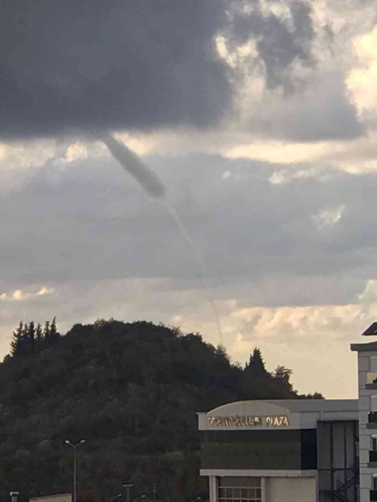 Antalya’da çıkan hortum karaya ulaşmadan kayboldu
