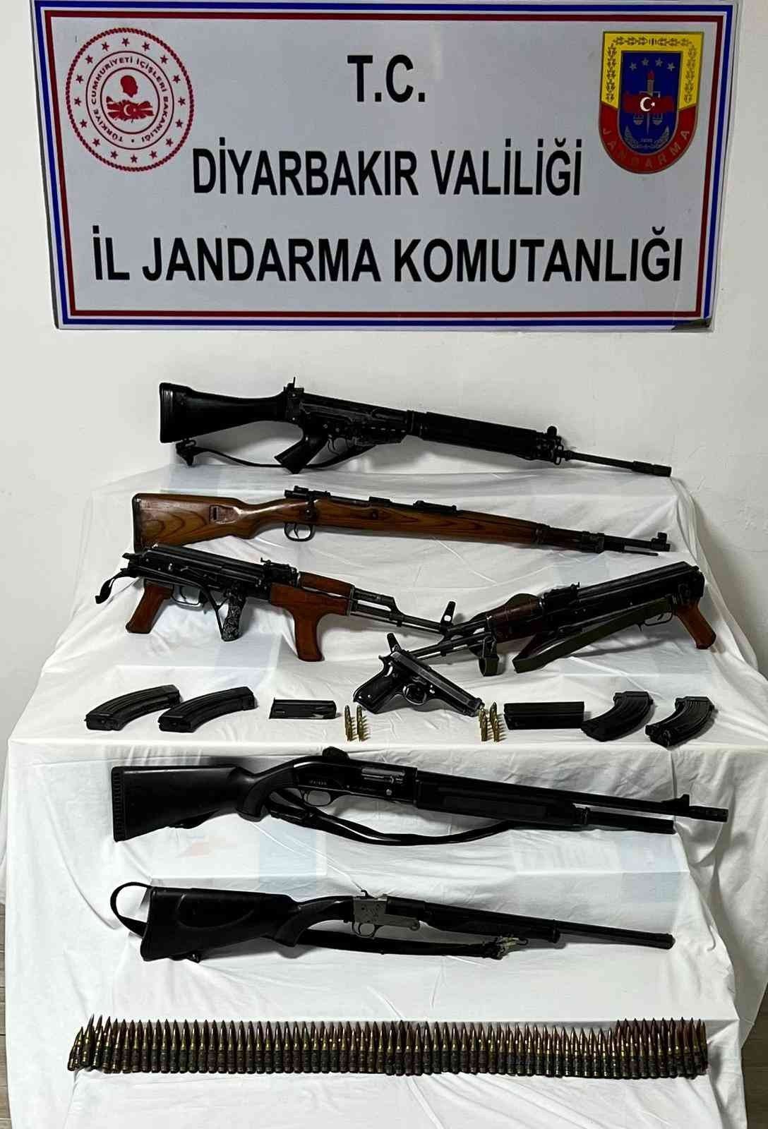 Silah tüccarına dev operasyon, cephaneliğe el konuldu