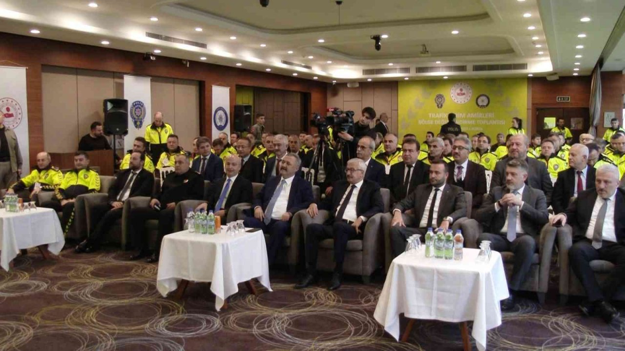 Bursa’da 20 ilin trafik birim amirinin katıldığı "Bölge Değerlendirme Toplantısı" yapıldı