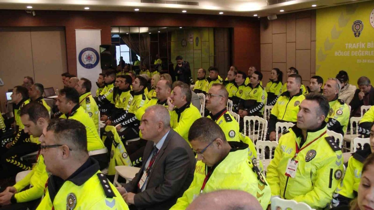 Bursa’da 20 ilin trafik birim amirinin katıldığı "Bölge Değerlendirme Toplantısı" yapıldı