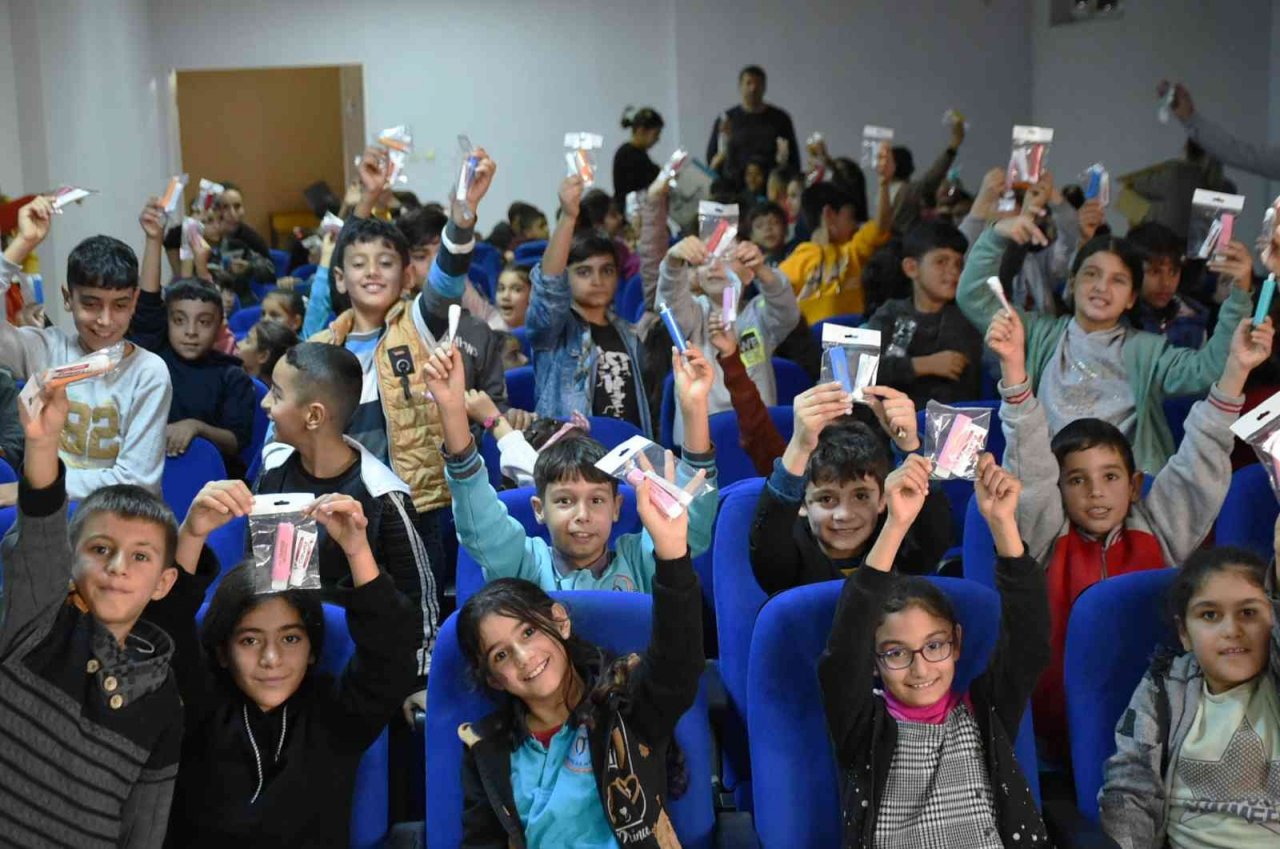 Tarsus’ta çocuklara diş sağlığı eğitim verildi