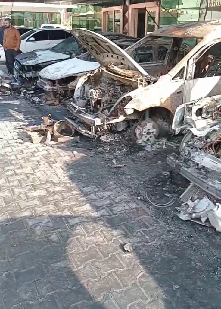 Oto galeride çıkan yangında 6 araç kullanılamaz hale geldi