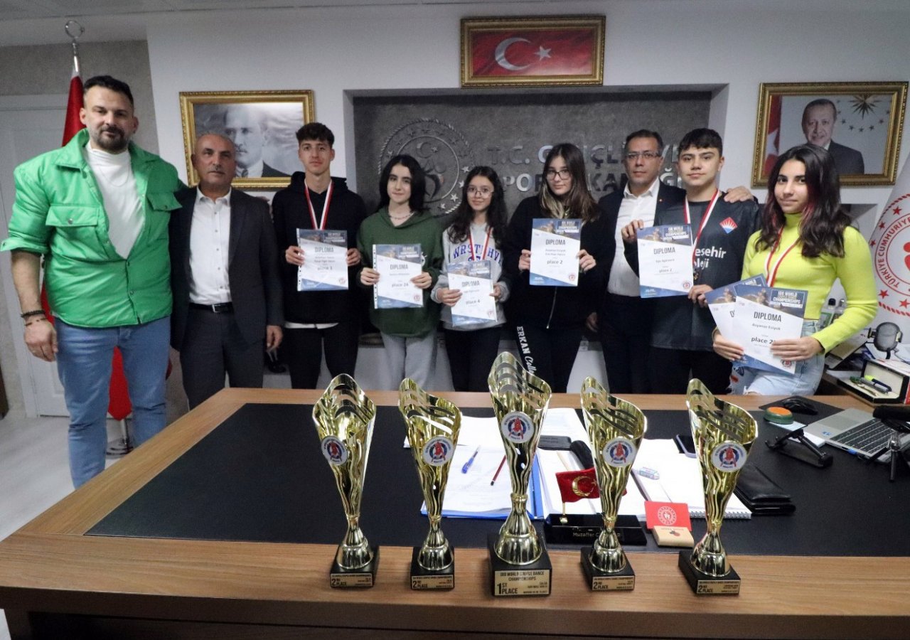 Dünya Karayip Dans Şampiyonası’nda Adanalı 7 sporcu madalya aldı