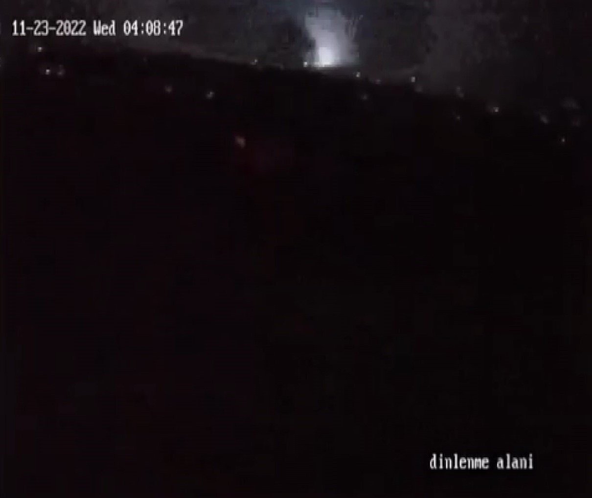 Deprem sırasında ışık patlaması görüldü: Sarsıntının ürküten etkisi kamerada