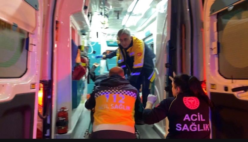 E-5’te zincirleme trafik kazası: 12 araç birbirine girdi, 1’i bebek 8 yaralı