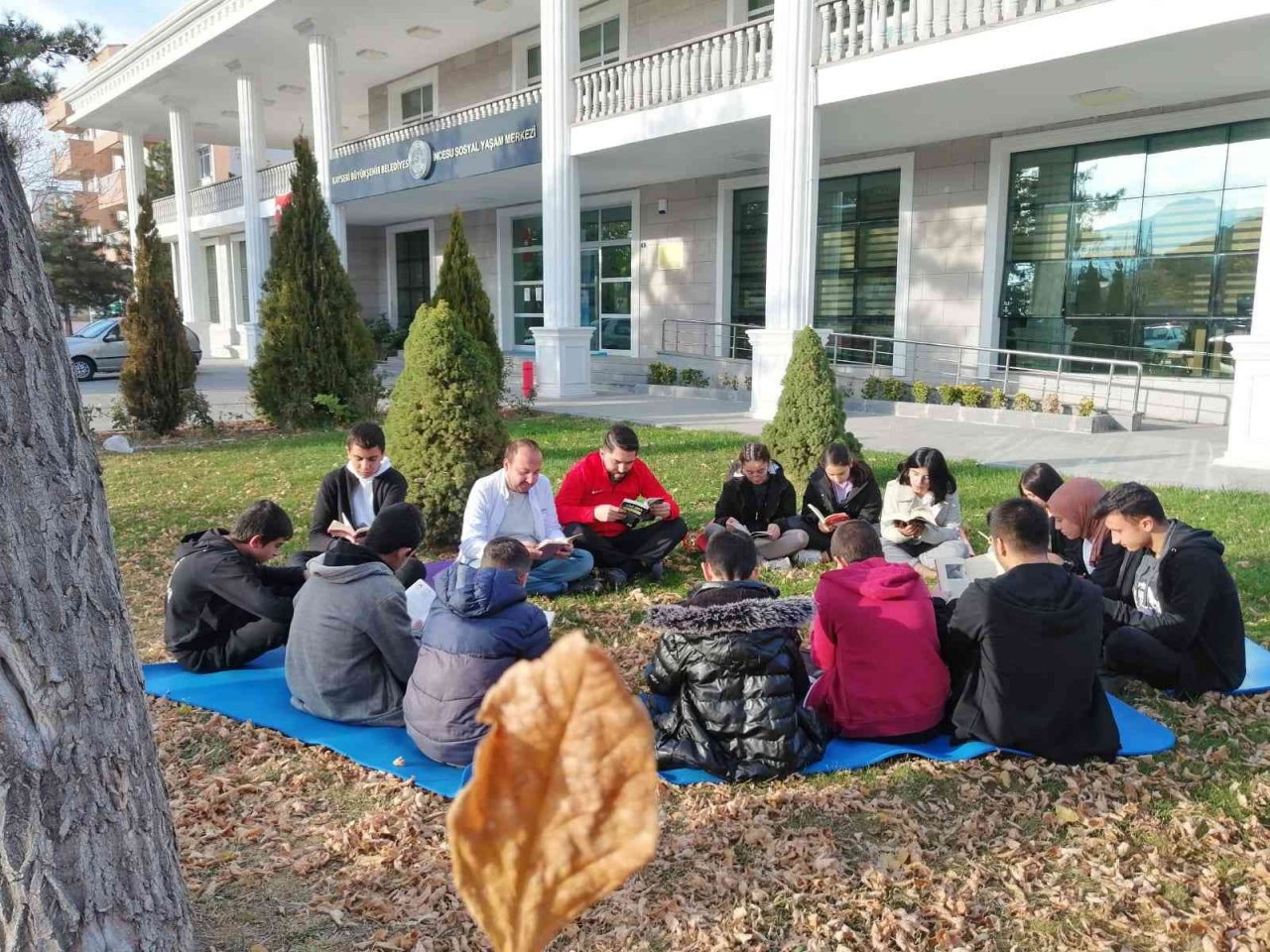 Başkan Büyükkılıç imkan sağlıyor, gençler okuyor