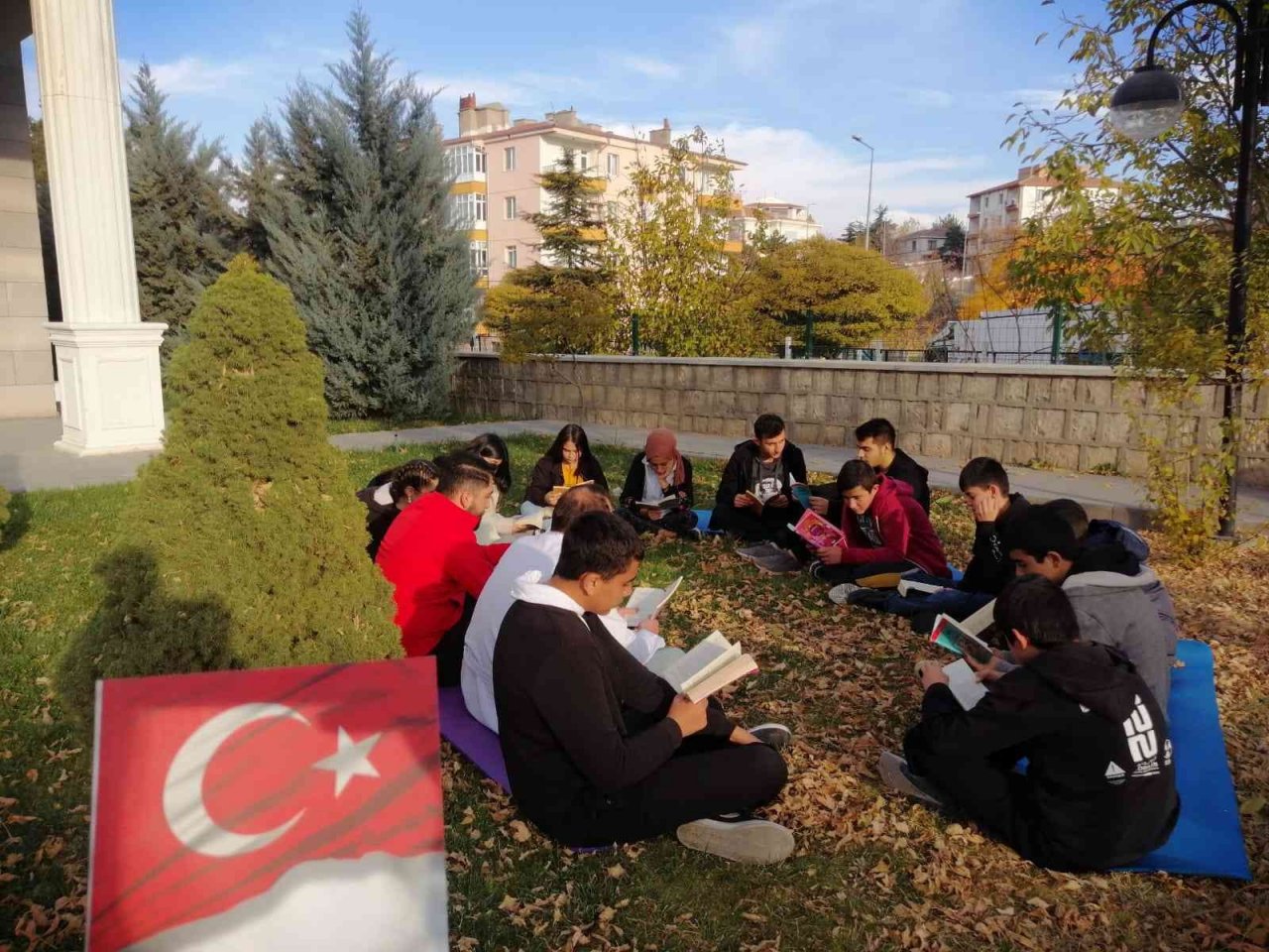 Başkan Büyükkılıç imkan sağlıyor, gençler okuyor