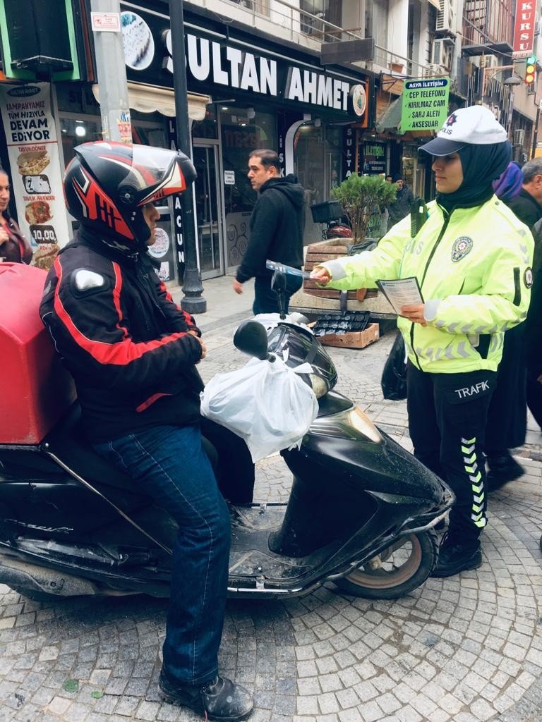 Trafik ekipleri, motosikletli kuryeleri denetledi