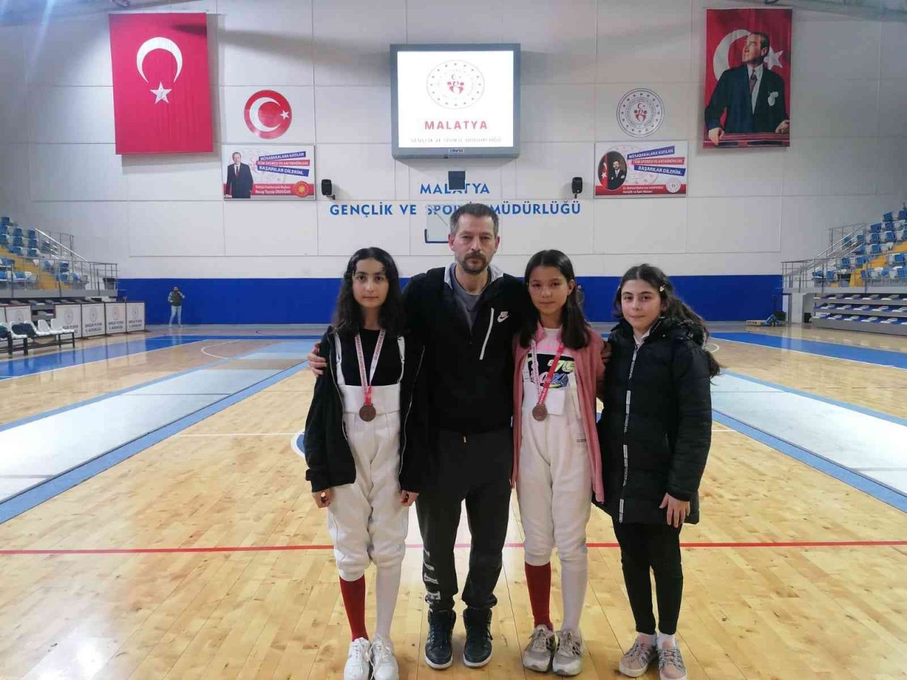 Eskrim takımı Sivas’a 8 madalya ile döndü