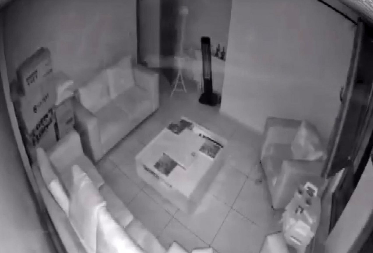 Deprem sırasında ışık patlaması görüldü: Sarsıntının ürküten etkisi kamerada