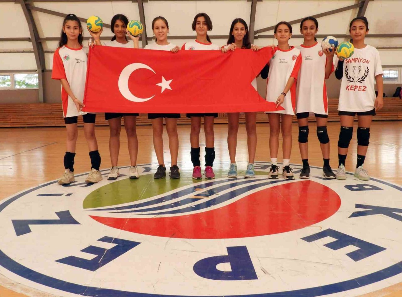 Kepez Hentbol Takımı’nın küçüklerinde hedef şampiyonluk