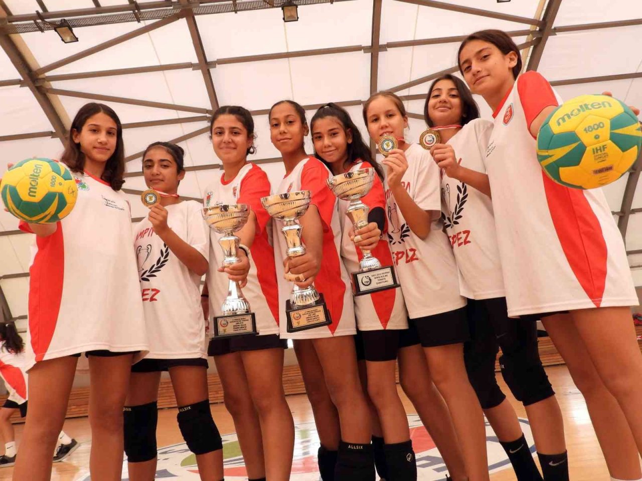 Kepez Hentbol Takımı’nın küçüklerinde hedef şampiyonluk