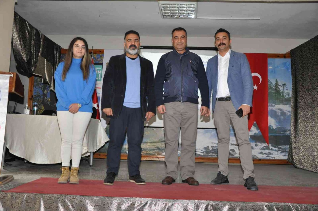 Çiftçilere ’şeker verimliliği nasıl artar’ konulu eğitim semineri verildi