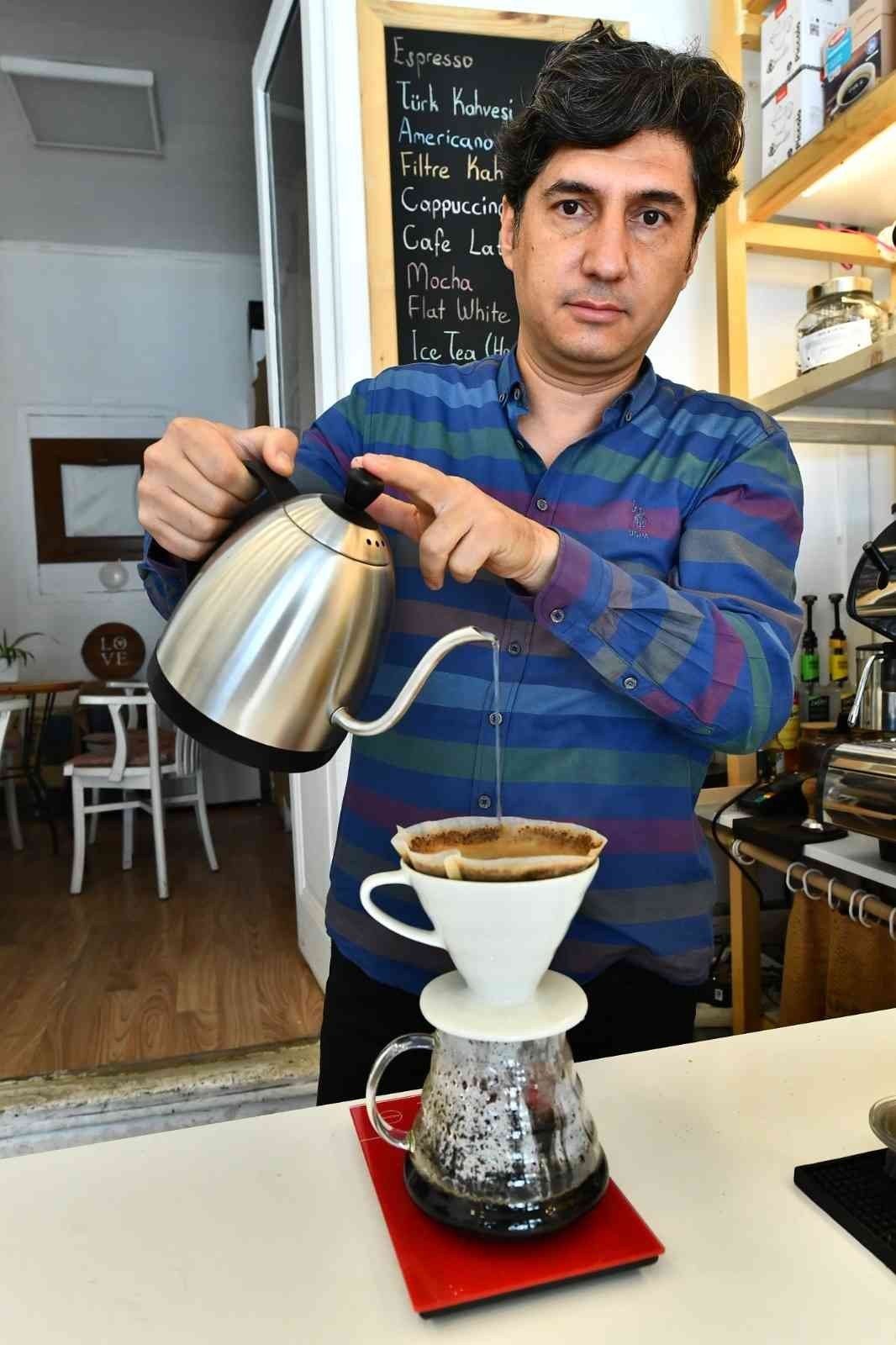 İzmir’in gözde baristaları meslek fabrikasından çıkıyor
